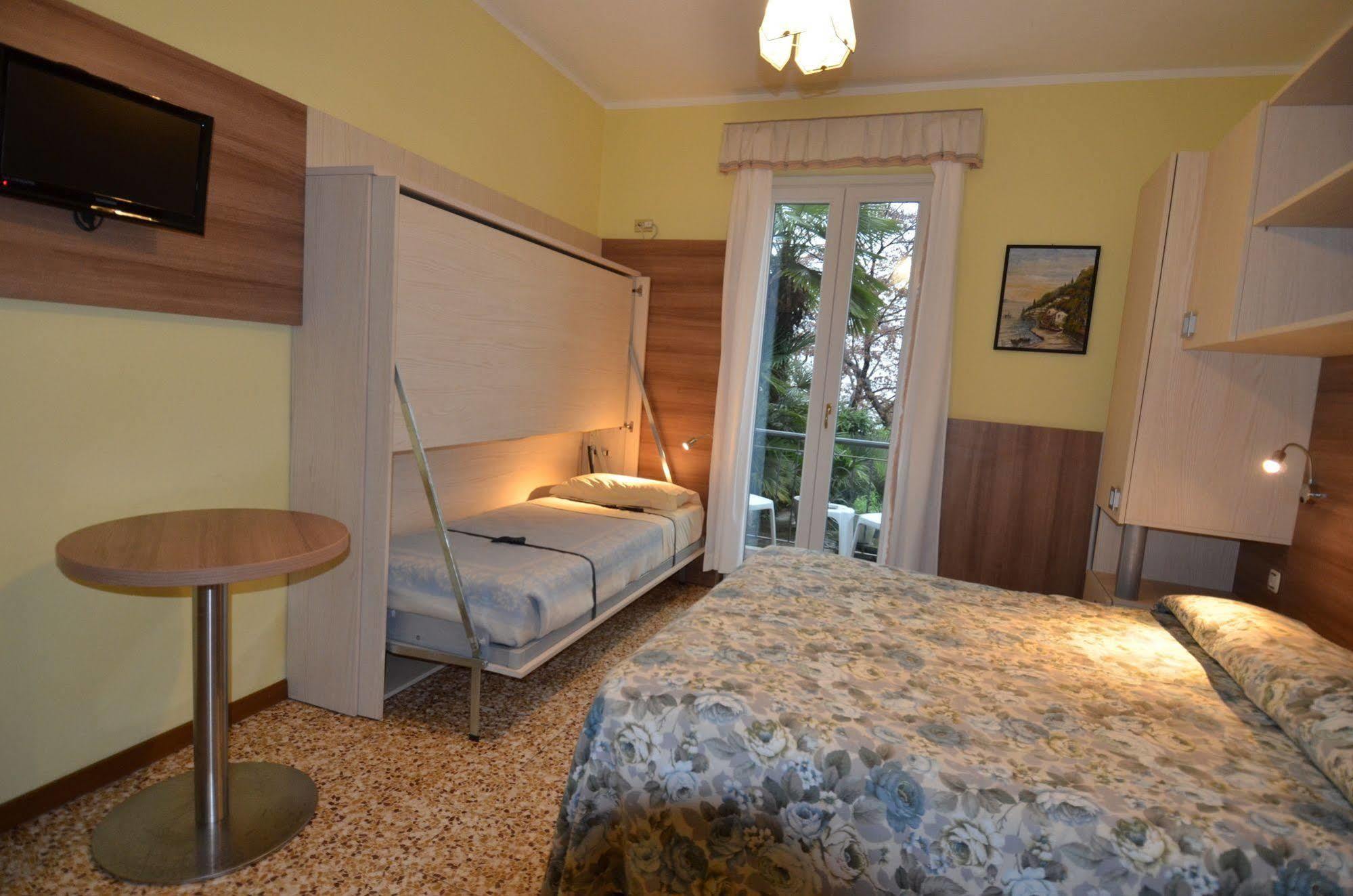 Hotel Villa Ruscello Бавено Экстерьер фото